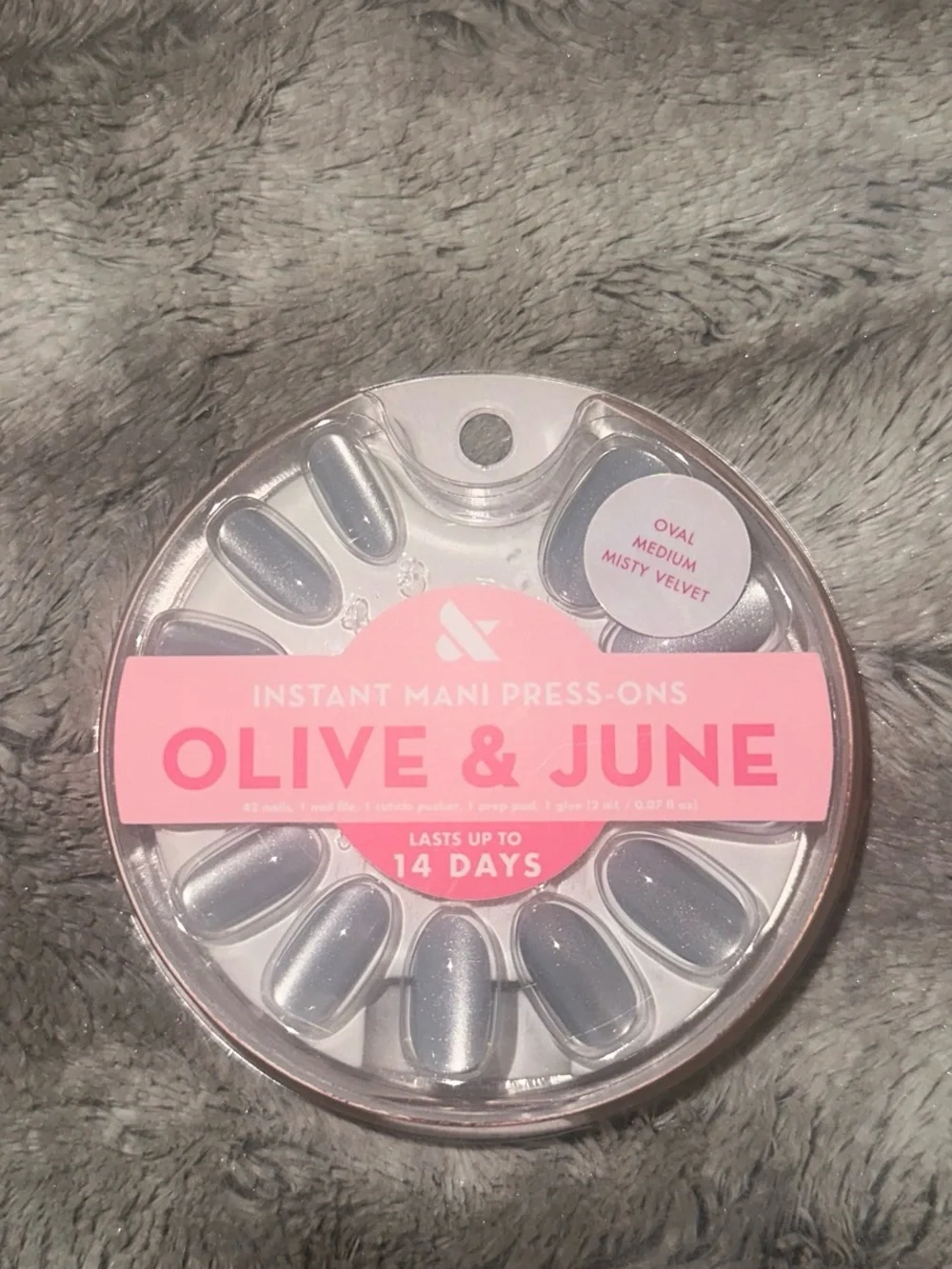 BRAND NEW ‘Olive & June’ oval medium misty velvet press on nails